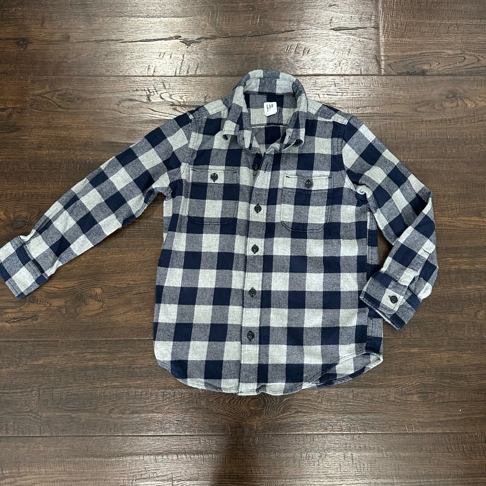 Gap kids size small flannel like new! Worn once!